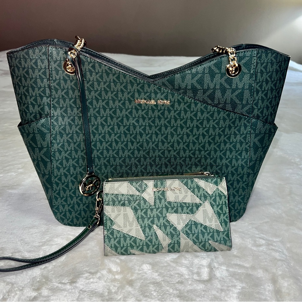 Michael Kors Jet Set shoulder bag and Signature Patterned double Wristlet